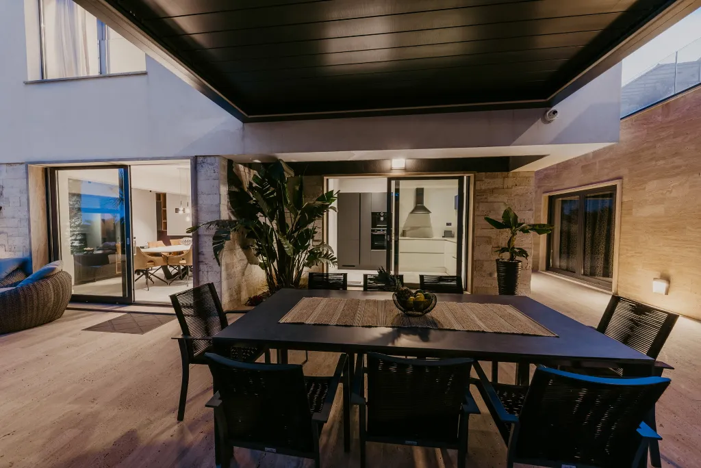 Modern 3-Bedroom Villa with Pool in Okrug Gornji