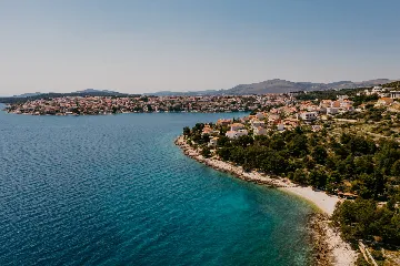 Modern 3-Bedroom Villa with Pool in Okrug Gornji