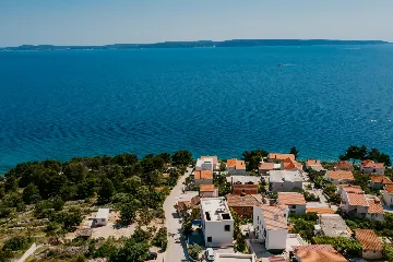 Modern 3-Bedroom Villa with Pool in Okrug Gornji