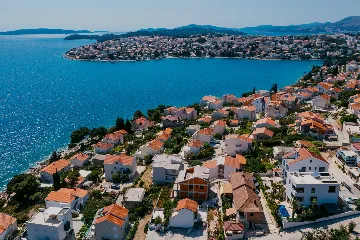 Modern 3-Bedroom Villa with Pool in Okrug Gornji