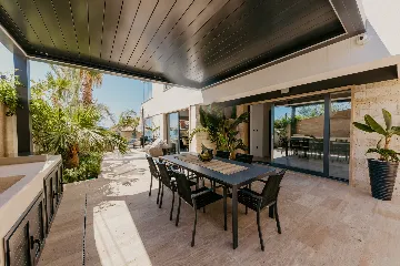 Modern 3-Bedroom Villa with Pool in Okrug Gornji