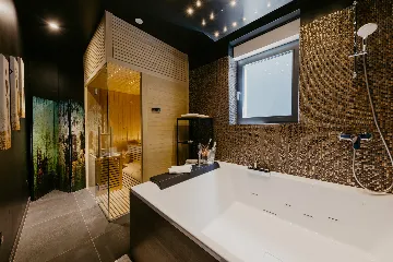 Modern 3-Bedroom Villa with Pool in Okrug Gornji