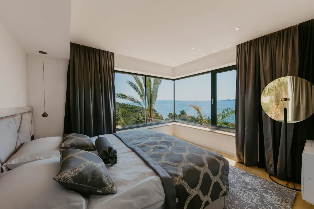 Modern 3-Bedroom Villa with Pool in Okrug Gornji