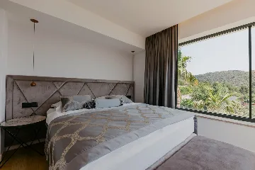 Modern 3-Bedroom Villa with Pool in Okrug Gornji