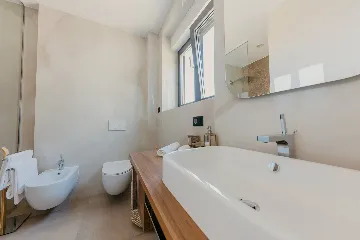 Modern 3-Bedroom Villa with Pool in Okrug Gornji