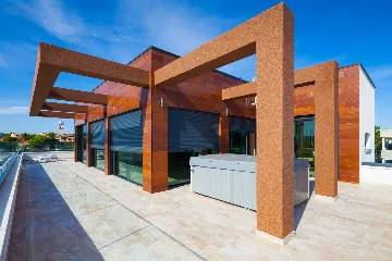 Spacious Modern Villa with Pool in Premantura