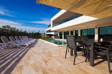 Spacious Modern Villa with Pool in Premantura