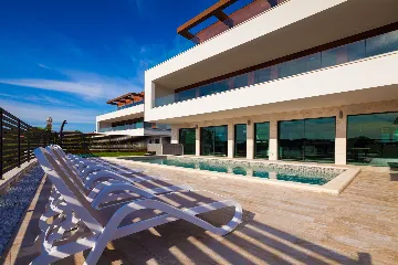Spacious Modern Villa with Pool in Premantura