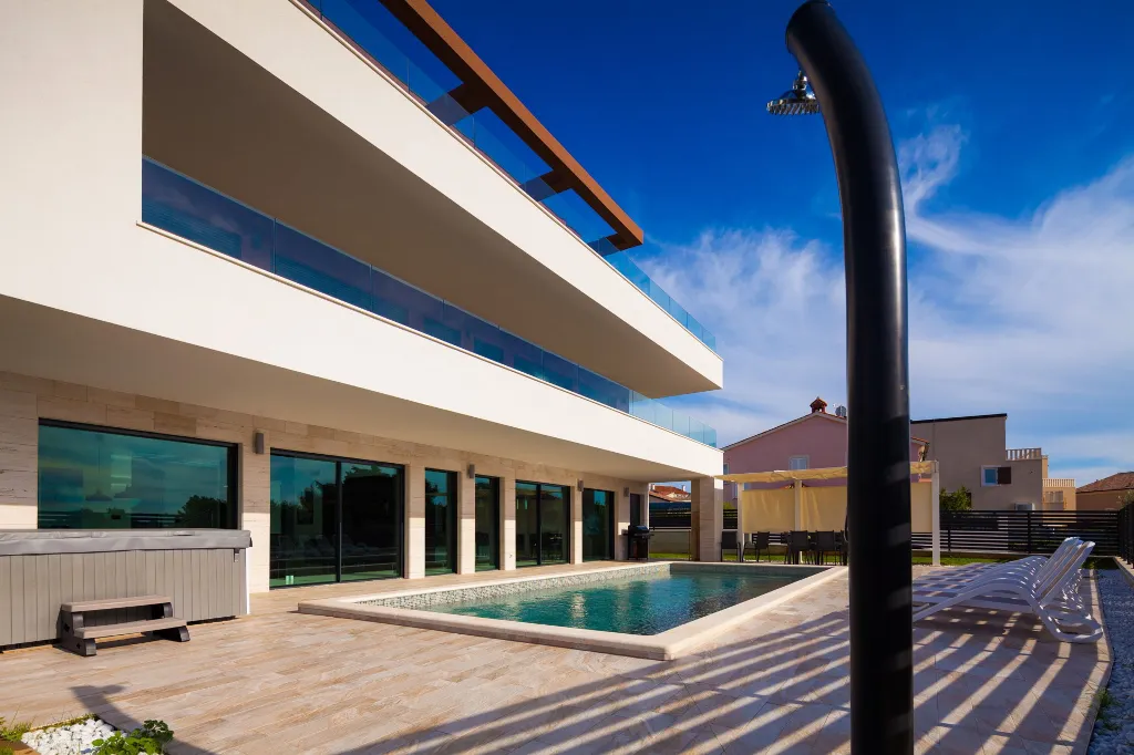 Spacious Modern Villa with Pool in Premantura