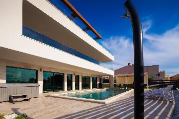Spacious Modern Villa with Pool in Premantura