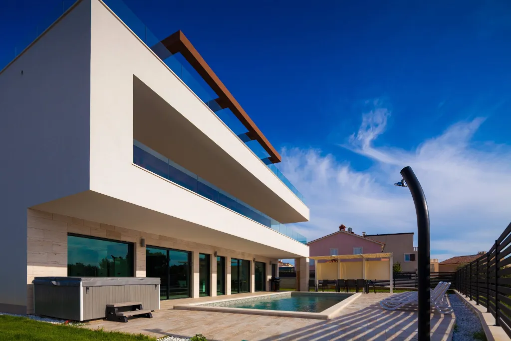 Spacious Modern Villa with Pool in Premantura