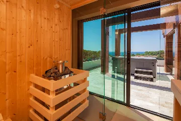 Spacious Modern Villa with Pool in Premantura