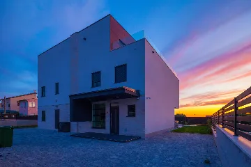 Spacious Modern Villa with Pool in Premantura