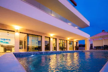 Spacious Modern Villa with Pool in Premantura