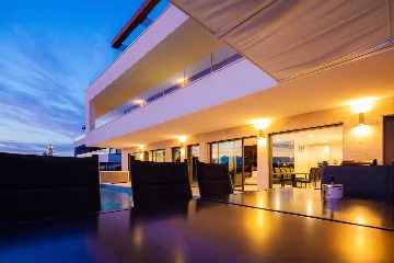 Spacious Modern Villa with Pool in Premantura