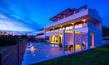 Spacious Modern Villa with Pool in Premantura