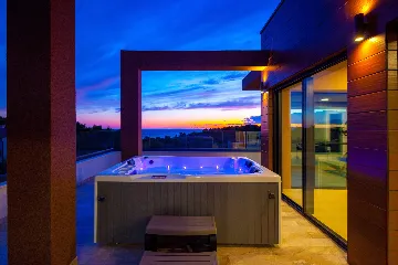 Spacious Modern Villa with Pool in Premantura