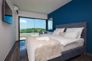 Spacious Modern Villa with Pool in Premantura