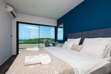 Spacious Modern Villa with Pool in Premantura