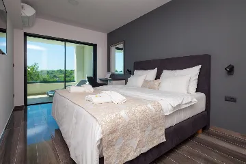 Spacious Modern Villa with Pool in Premantura