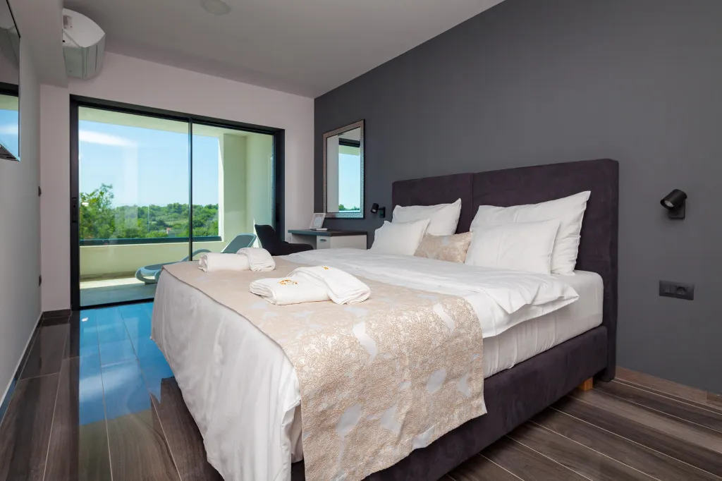 Spacious Modern Villa with Pool in Premantura
