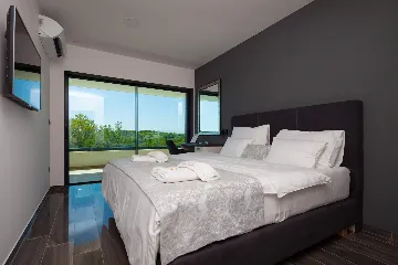 Spacious Modern Villa with Pool in Premantura