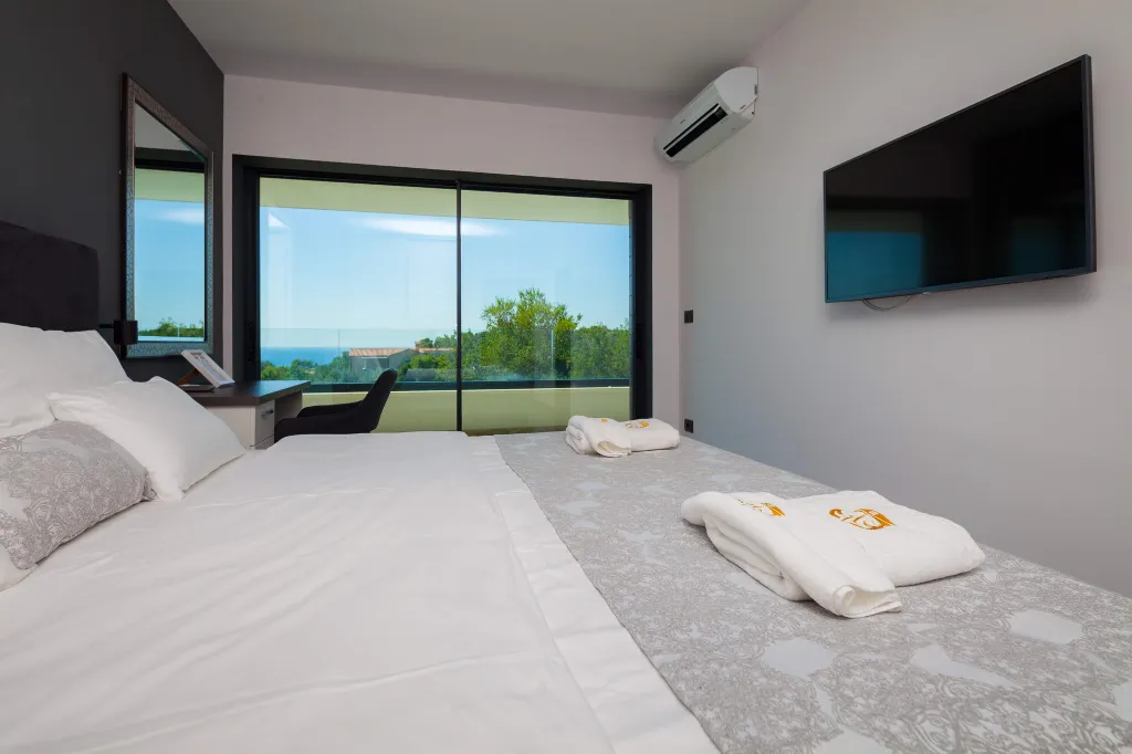 Spacious Modern Villa with Pool in Premantura