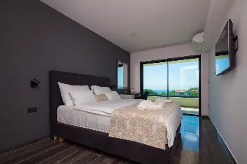 Spacious Modern Villa with Pool in Premantura