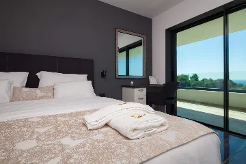 Spacious Modern Villa with Pool in Premantura