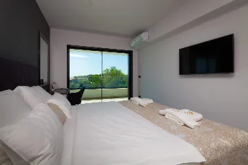 Spacious Modern Villa with Pool in Premantura