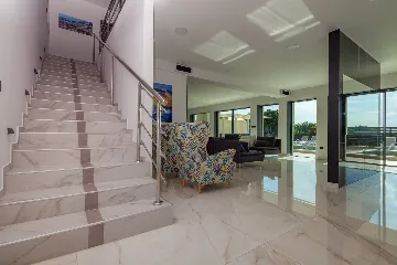 Spacious Modern Villa with Pool in Premantura