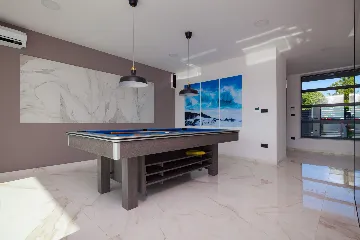 Spacious Modern Villa with Pool in Premantura