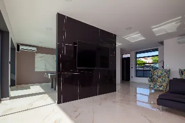 Spacious Modern Villa with Pool in Premantura