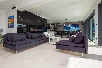 Spacious Modern Villa with Pool in Premantura