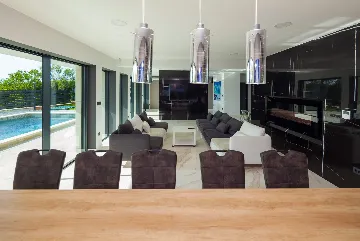 Spacious Modern Villa with Pool in Premantura