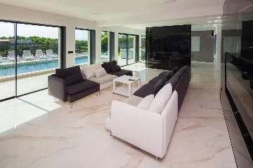 Spacious Modern Villa with Pool in Premantura