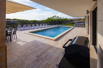 Spacious Modern Villa with Pool in Premantura