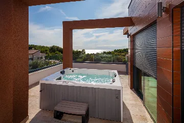 Spacious Modern Villa with Pool in Premantura