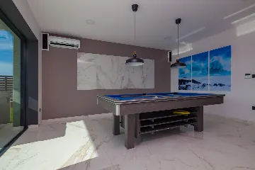 Family Villa with Pool in Premantura