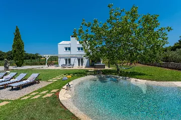 Modern Villa Retreat with Private Grounds in Svetvinčenat