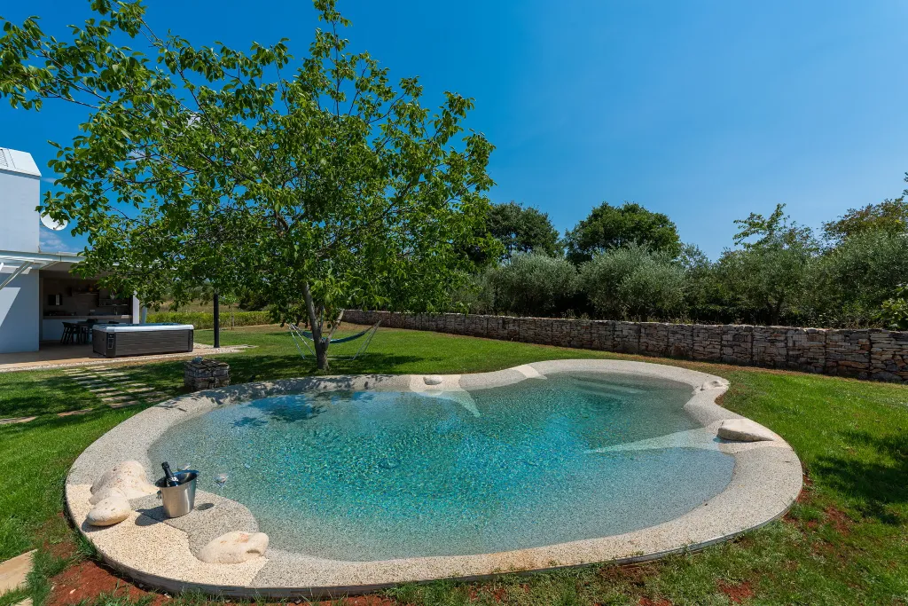 Modern Villa Retreat with Private Grounds in Svetvinčenat