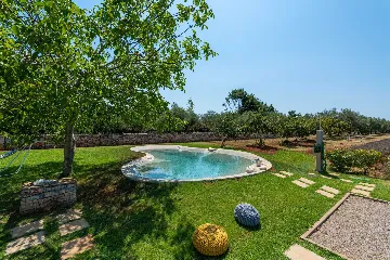 Modern Villa Retreat with Private Grounds in Svetvinčenat