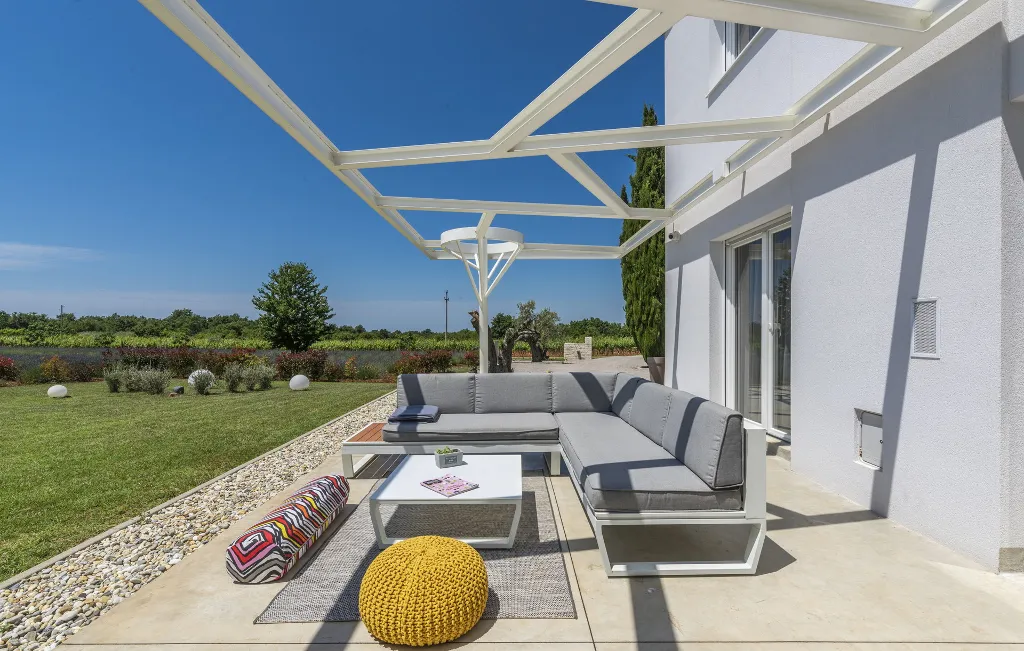 Modern Villa Retreat with Private Grounds in Svetvinčenat