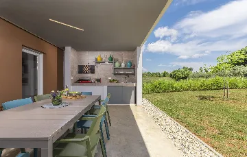 Modern Villa Retreat with Private Grounds in Svetvinčenat