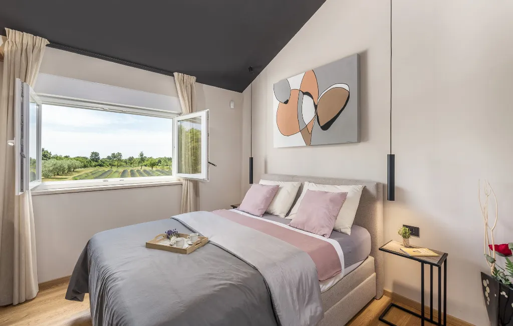 Modern Villa Retreat with Private Grounds in Svetvinčenat