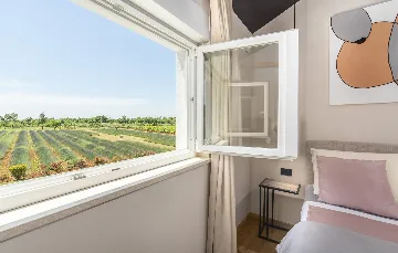 Modern Villa Retreat with Private Grounds in Svetvinčenat