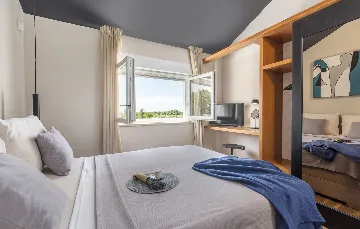 Modern Villa Retreat with Private Grounds in Svetvinčenat