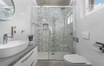 Modern Villa Retreat with Private Grounds in Svetvinčenat