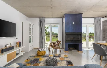 Modern Villa Retreat with Private Grounds in Svetvinčenat