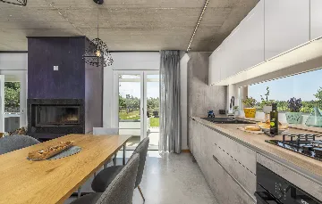 Modern Villa Retreat with Private Grounds in Svetvinčenat